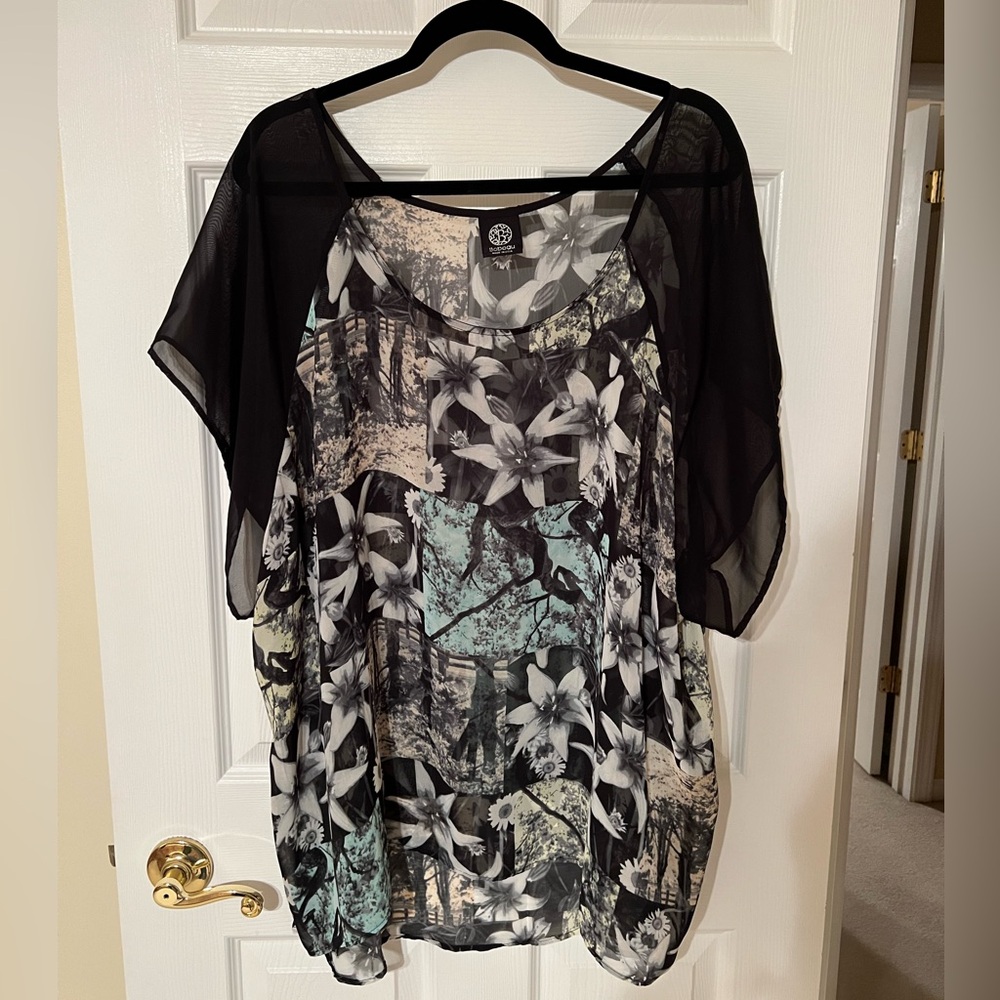 Bobeau Black/White/Light Teal/Tan Floral Top